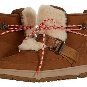 *NWOT* WITH BOX* UGG  Classic Weather Hiker